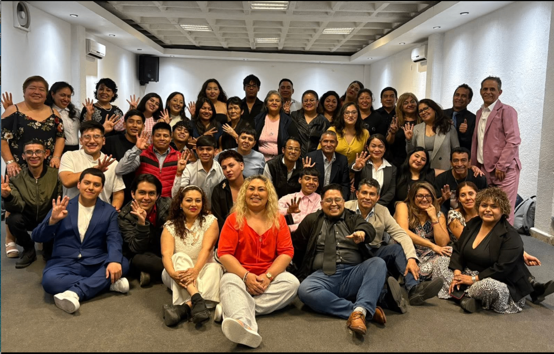 Grupo de asistentes al entrenamiento transformacional